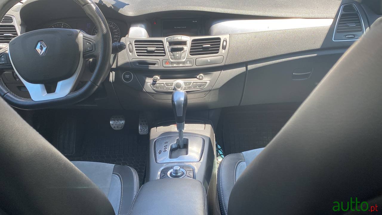 2012' Renault Laguna photo #2