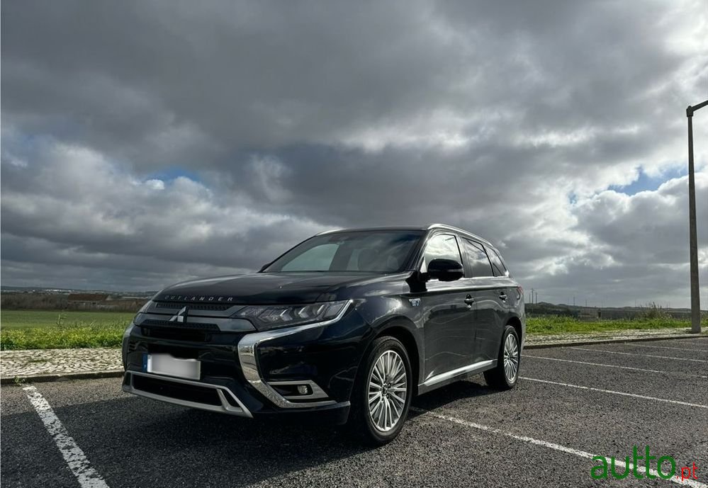 2021' Mitsubishi Outlander photo #1