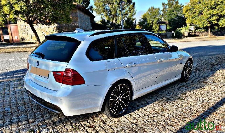 2010' BMW 318 photo #4