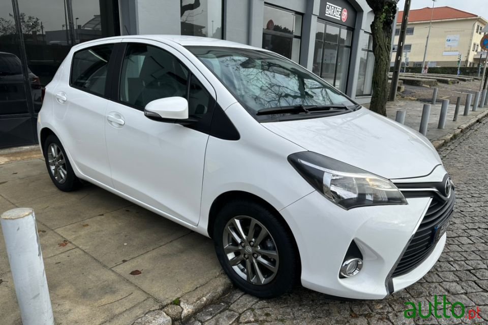 2015' Toyota Yaris photo #4