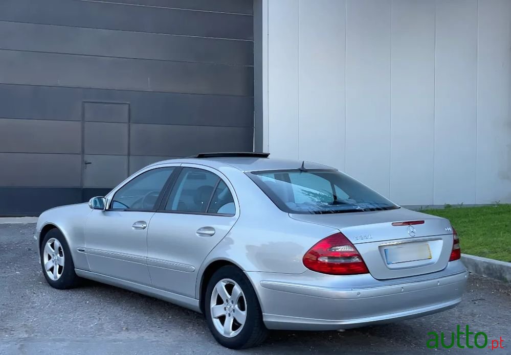 2003' Mercedes-Benz E 220 photo #3