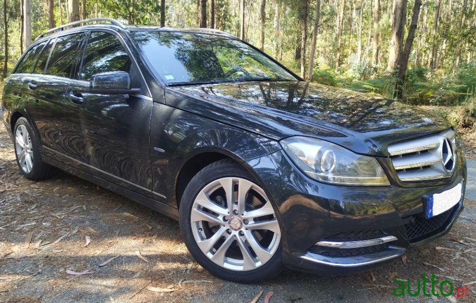 2012' Mercedes-Benz C-250 photo #3