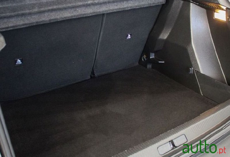 2023' Peugeot 2008 photo #6
