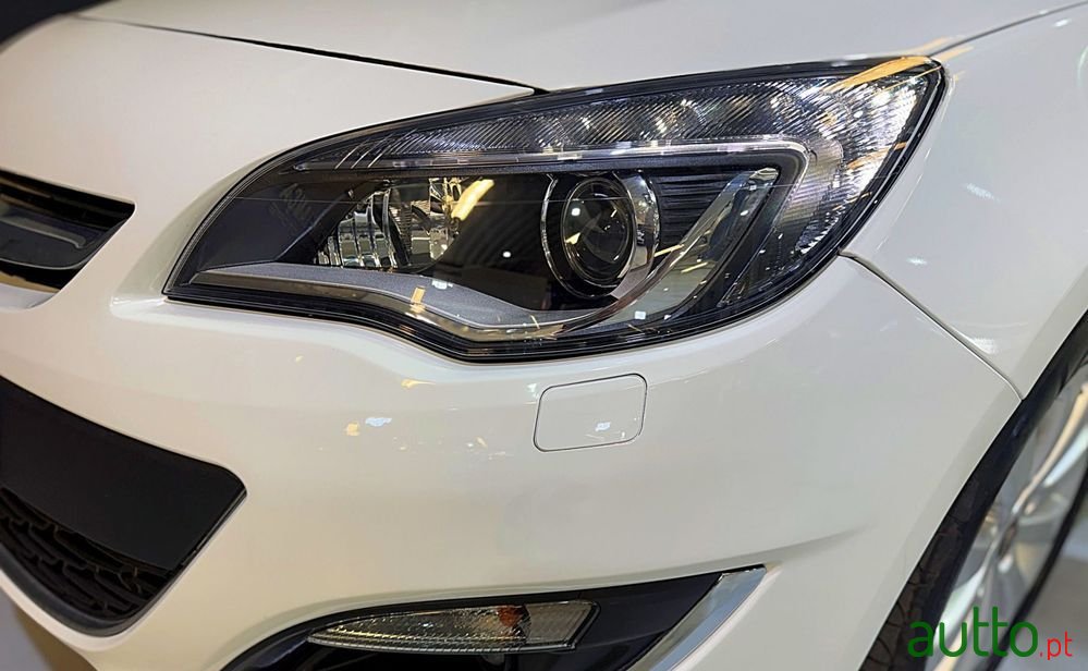 2015' Opel Astra Sports Tourer photo #4