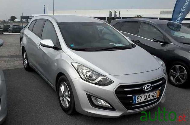 2015' Hyundai i30 Cw photo #2