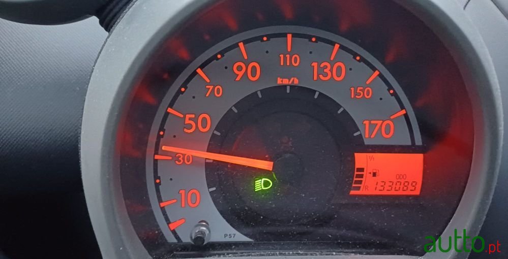 2010' Peugeot 107 1.0 Black&Silver photo #3