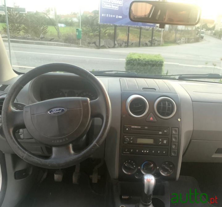 2003' Ford Fusion photo #5