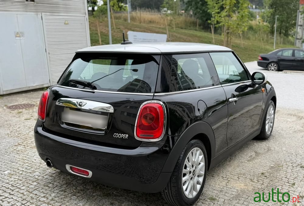 2015' MINI Cooper 3 Portas photo #3