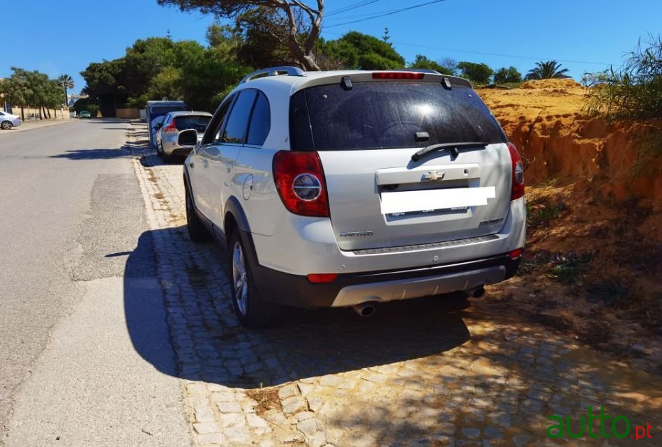 2011' Chevrolet Captiva photo #3