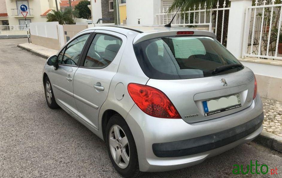 2006' Peugeot 207 Sport photo #2