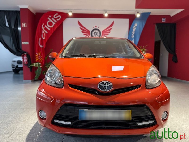 2012' Toyota Aygo photo #2