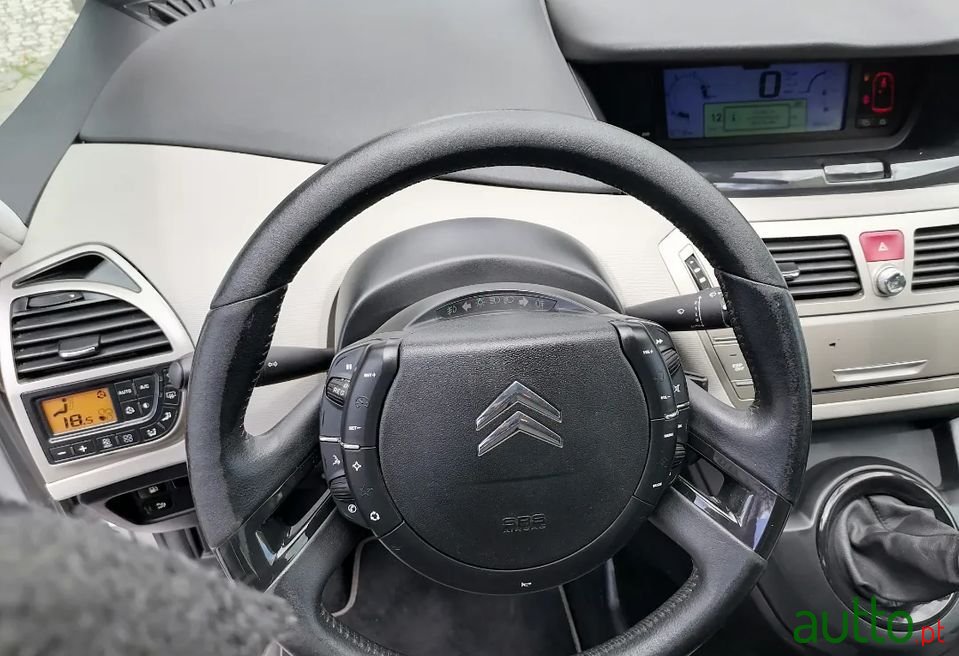 2009' Citroen C4 Picasso photo #5