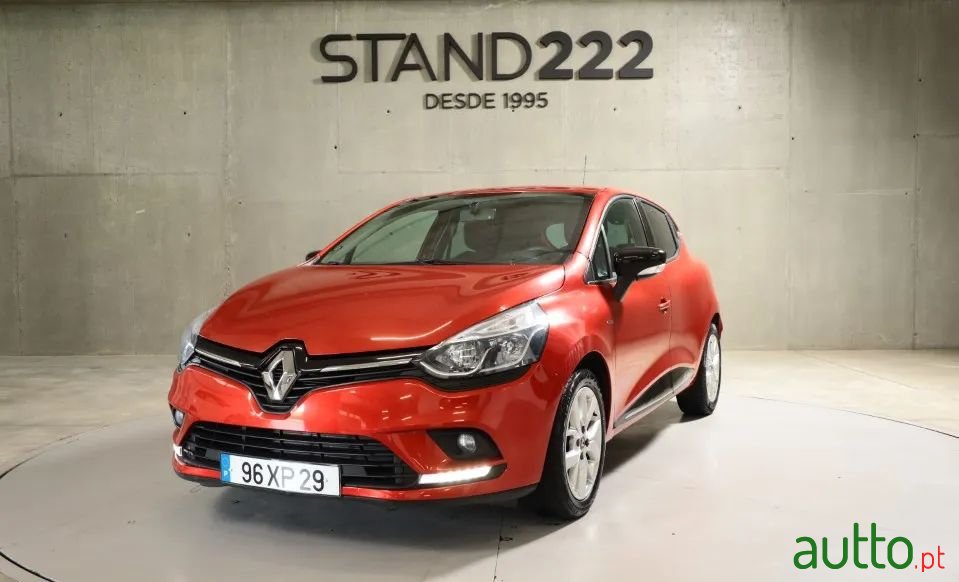 2019' Renault Clio photo #1