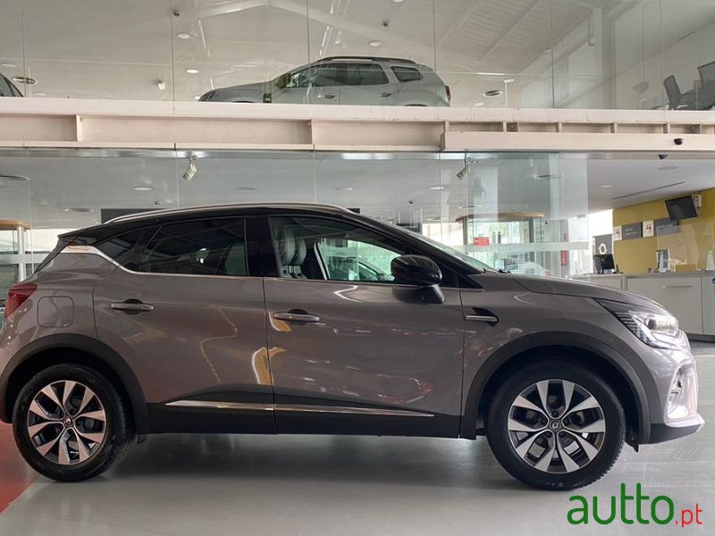 2021' Renault Captur photo #2