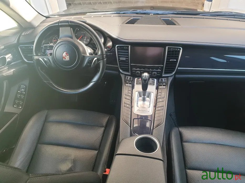2012' Porsche Panamera photo #2
