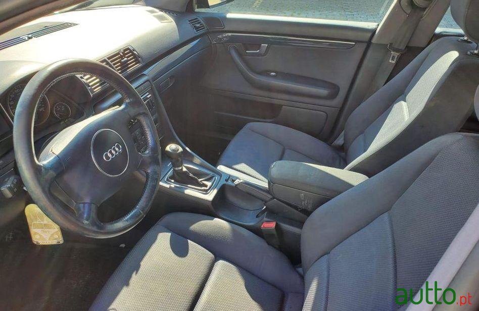 2002' Audi A4 Avant photo #1