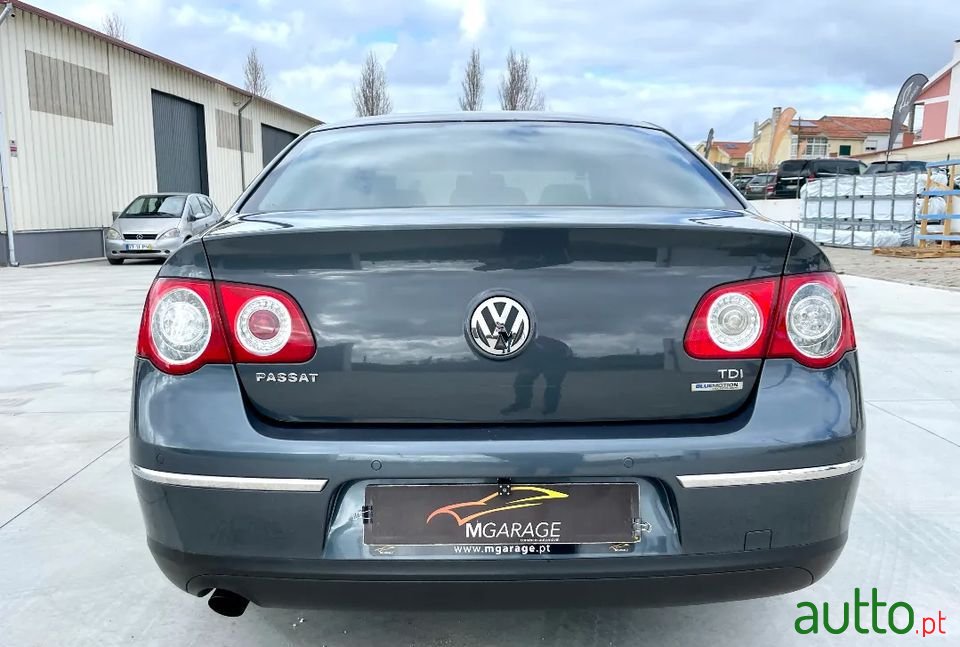 2010' Volkswagen Passat photo #6