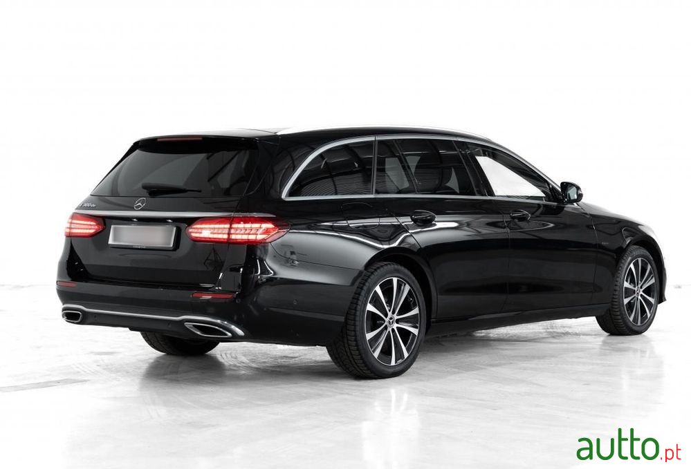 2021' Mercedes-Benz Classe E photo #3