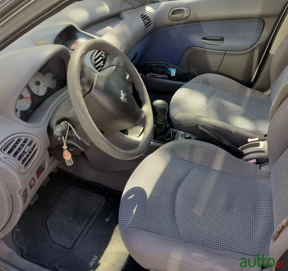 2002' Peugeot 206 1.1 Color Line photo #4