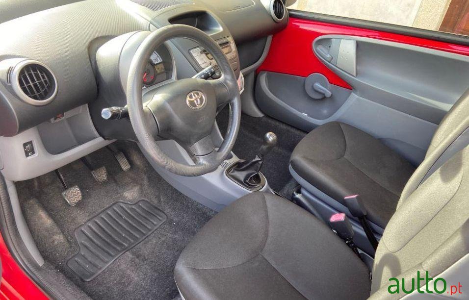 2007' Toyota Aygo photo #2