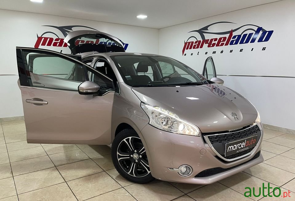 2013' Peugeot 208 photo #6