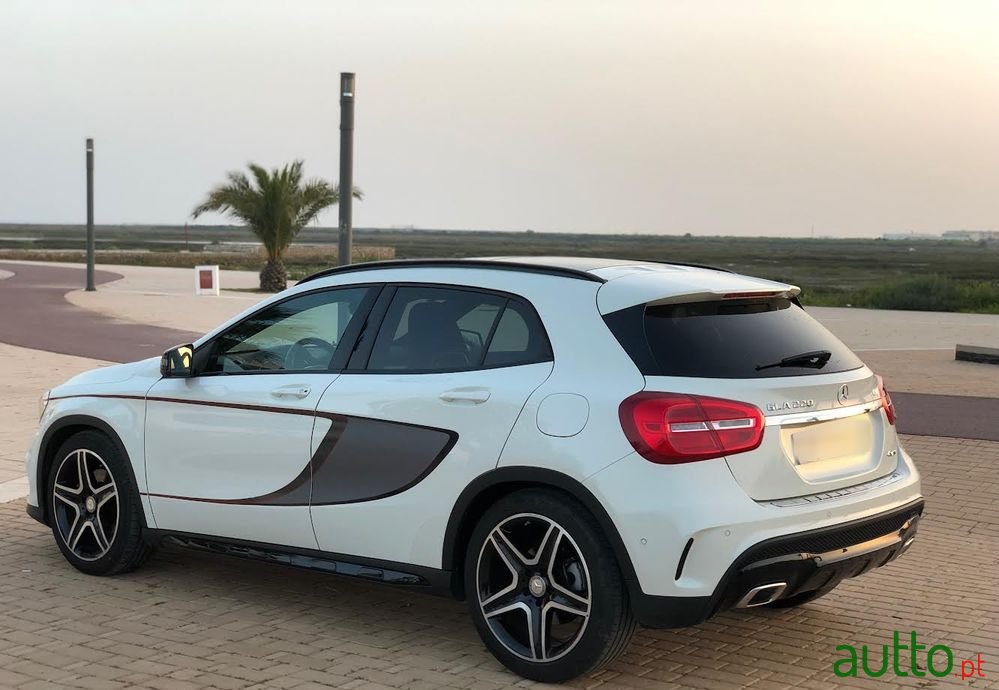 2015' Mercedes-Benz GLA 220 photo #4