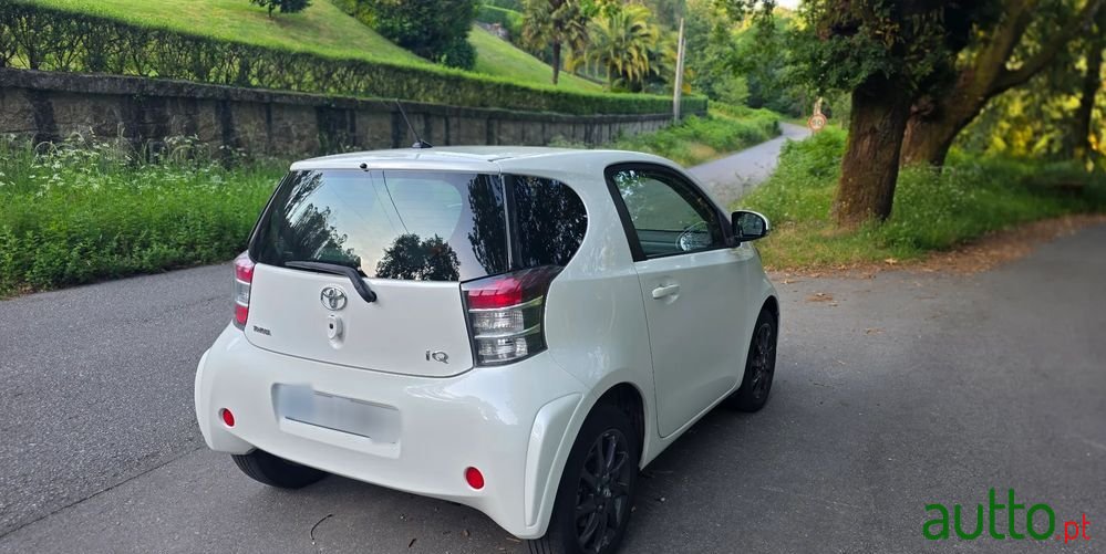 2009' Toyota iQ 1.4 D-4D photo #2