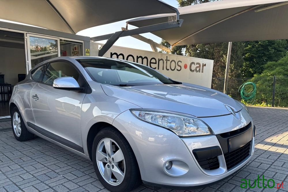 2010' Renault Mégane Coupe photo #3