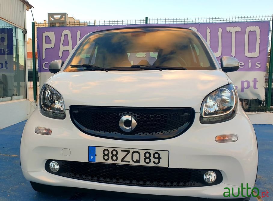 2019' Smart Fortwo photo #2