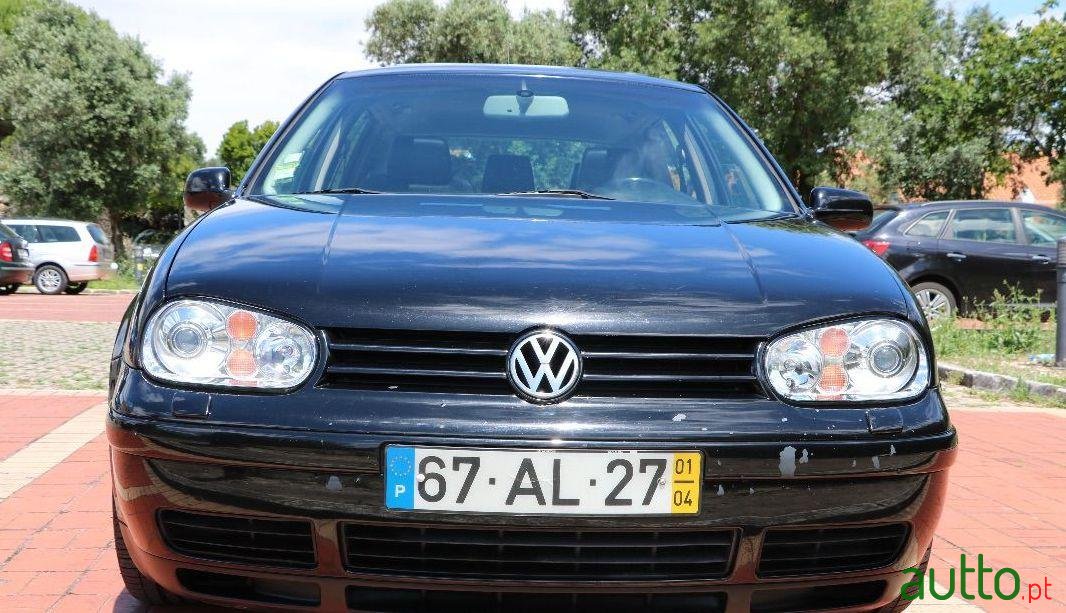 2001' Volkswagen Golf photo #1