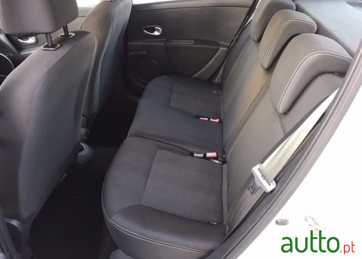 2009' Renault Clio photo #3