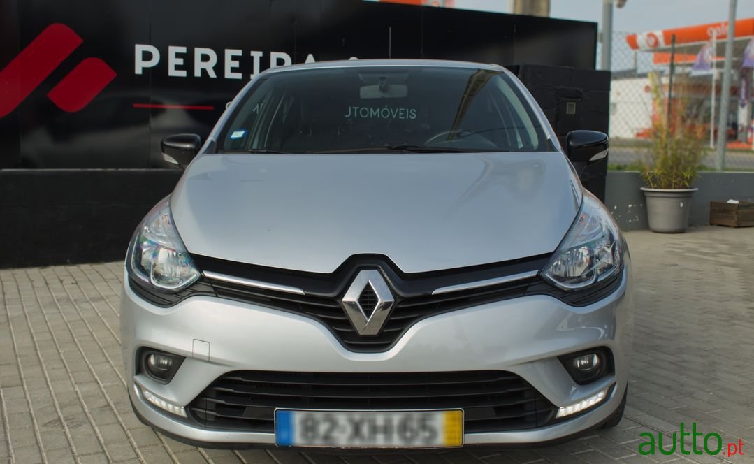 2019' Renault Clio photo #2