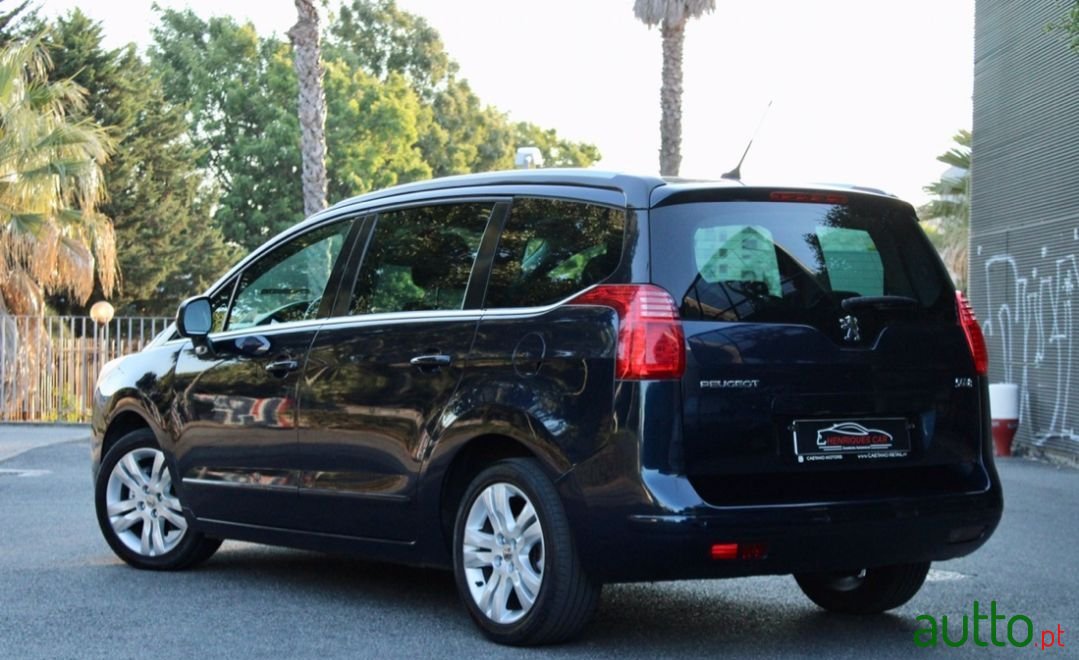 2010' Peugeot 5008 photo #5