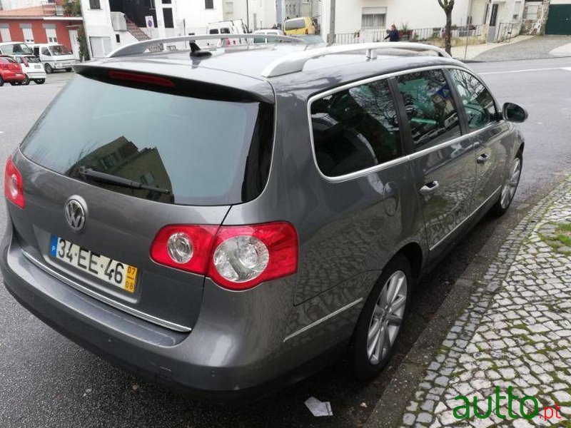 2007' Volkswagen Passat Variant photo #3