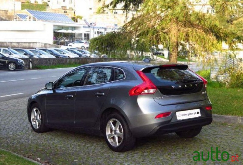 2015' Volvo V40 photo #2