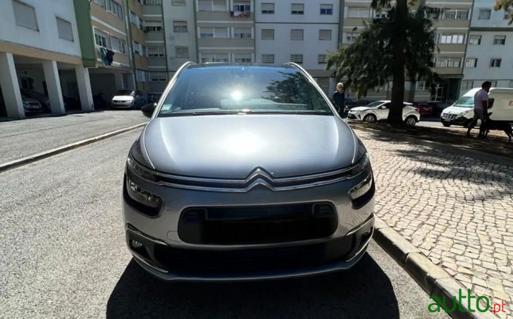 2020' Citroen Grand C4 SpaceTourer photo #3