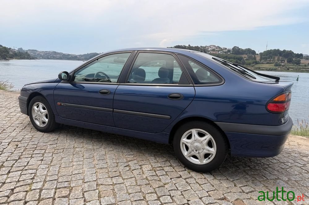 2001' Renault Laguna 1.6 Rxt photo #3