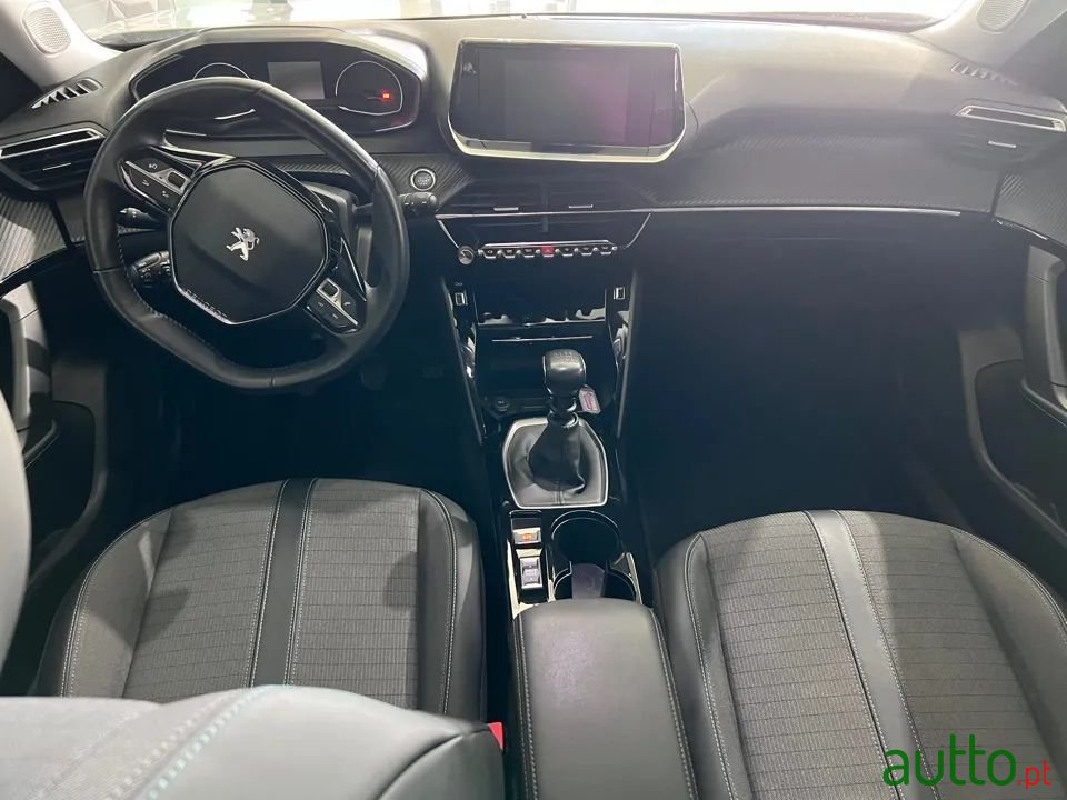 2021' Peugeot 2008 photo #5