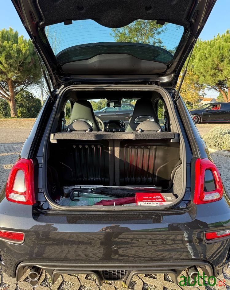 2024' Fiat 695 Abarth photo #2
