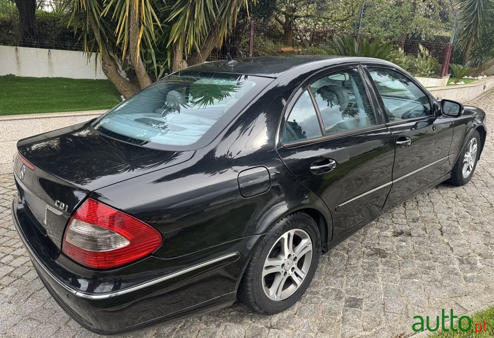 2007' Mercedes-Benz Classe E photo #4
