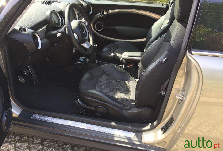 2008' MINI Clubman Cooper S photo #3