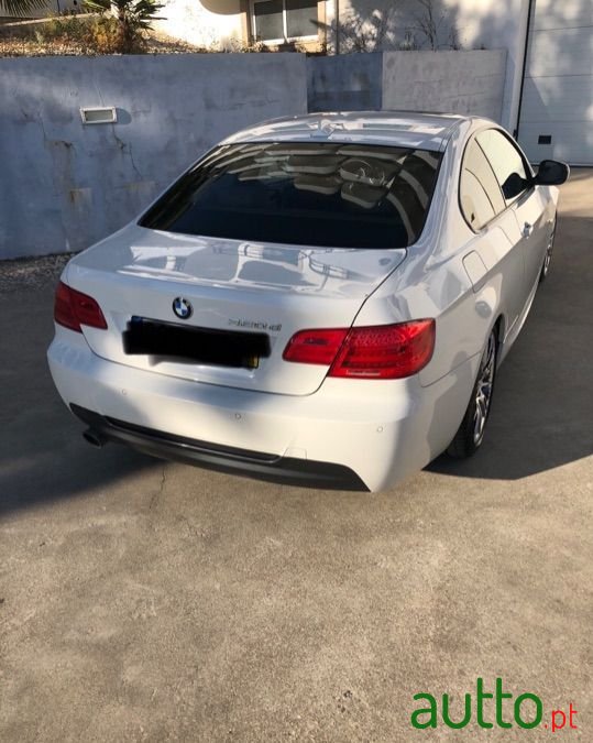 2010' BMW 320 photo #3