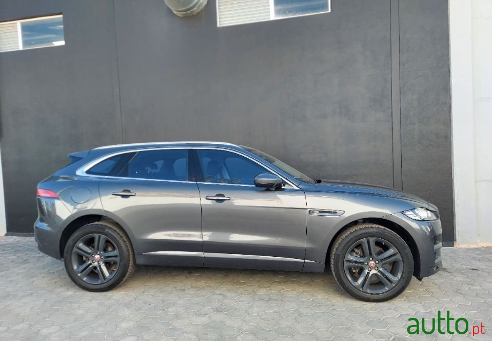 2017' Jaguar F-Pace photo #3