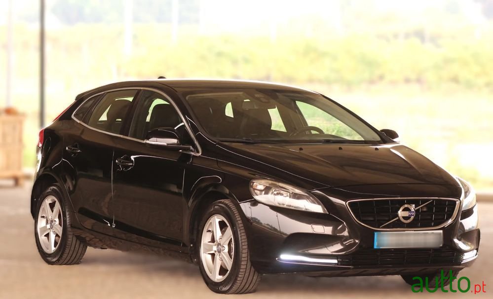 2012' Volvo V40 photo #3