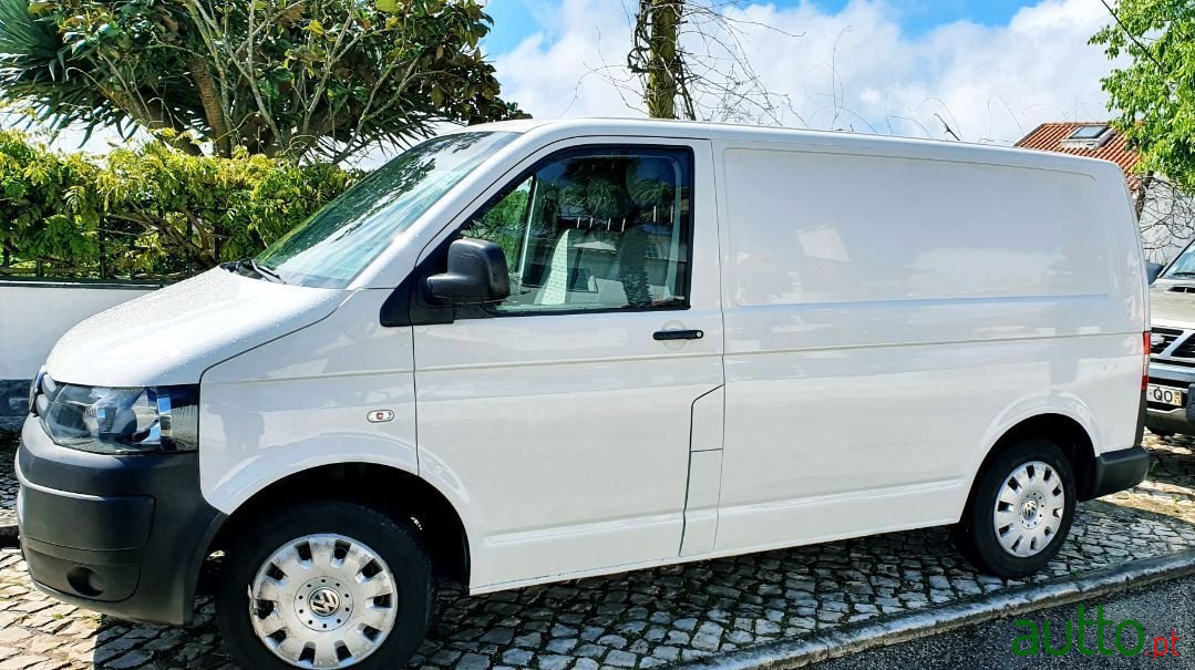 2011' Volkswagen Transporter photo #5