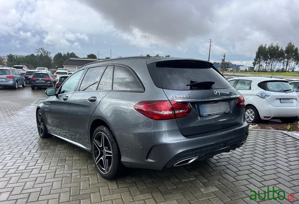 2021' Mercedes-Benz Classe C De Amg Line photo #3