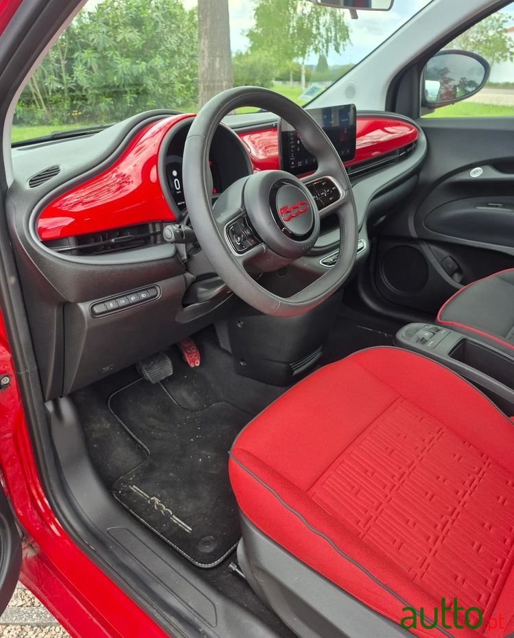 2023' Fiat 500e Red photo #6