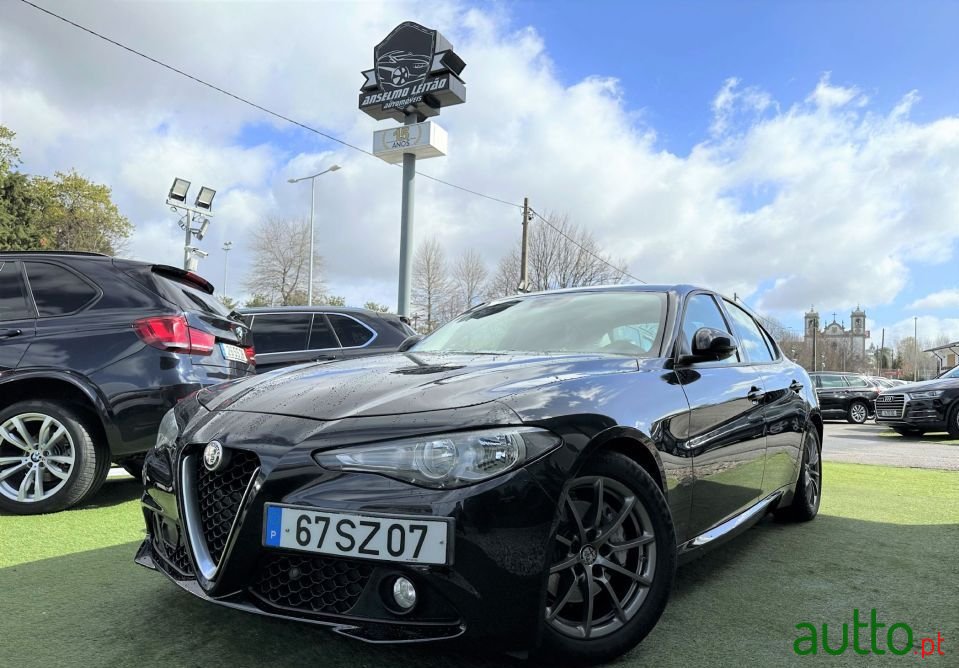 2017' Alfa Romeo Giulia photo #1