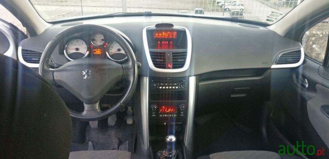 2009' Peugeot 207 1.4 Hdi Sport photo #4