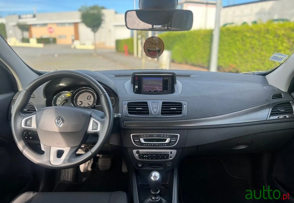 2012' Renault Megane Sport Tourer photo #6